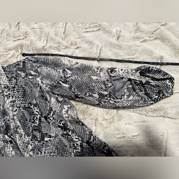 IZ Byer Women's Snake Print 3/4 Sleeve Blouse - Picture 9 of 9